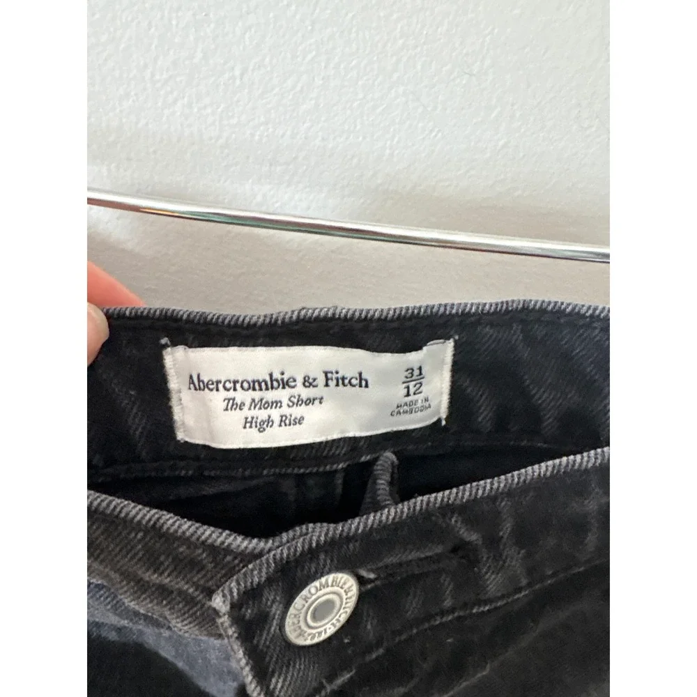 Abercrombie & Fitch The Mom Short High Rise Washed Black Denim Raw Hem 31 12